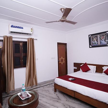 Hotel Lecston @Yashobhoomi Dwarka Sector - 25 Metro Station Дели Экстерьер фото