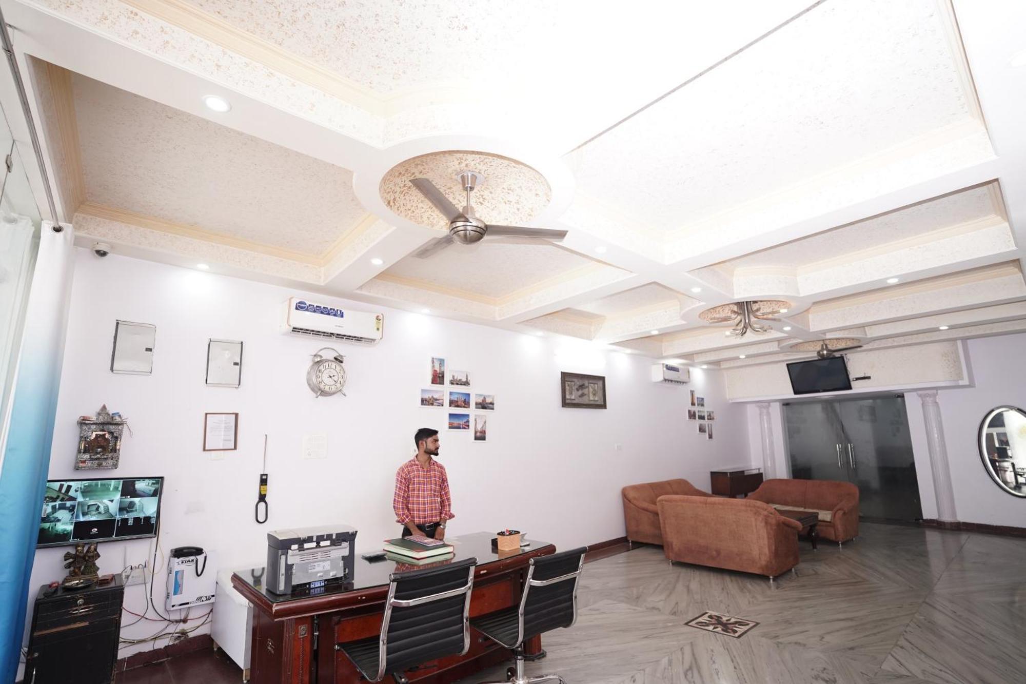 Hotel Lecston @Yashobhoomi Dwarka Sector - 25 Metro Station Дели Экстерьер фото