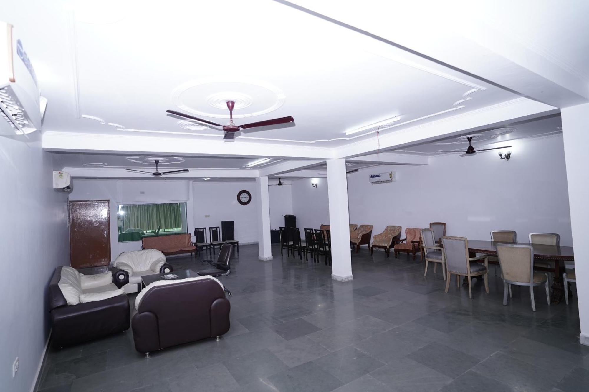 Hotel Lecston @Yashobhoomi Dwarka Sector - 25 Metro Station Дели Экстерьер фото